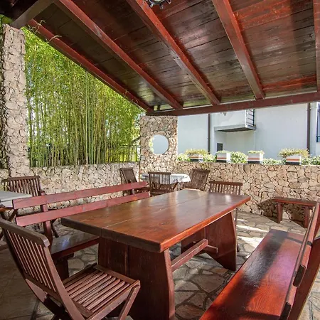 Apartment Pjescana Uvala 7349a *